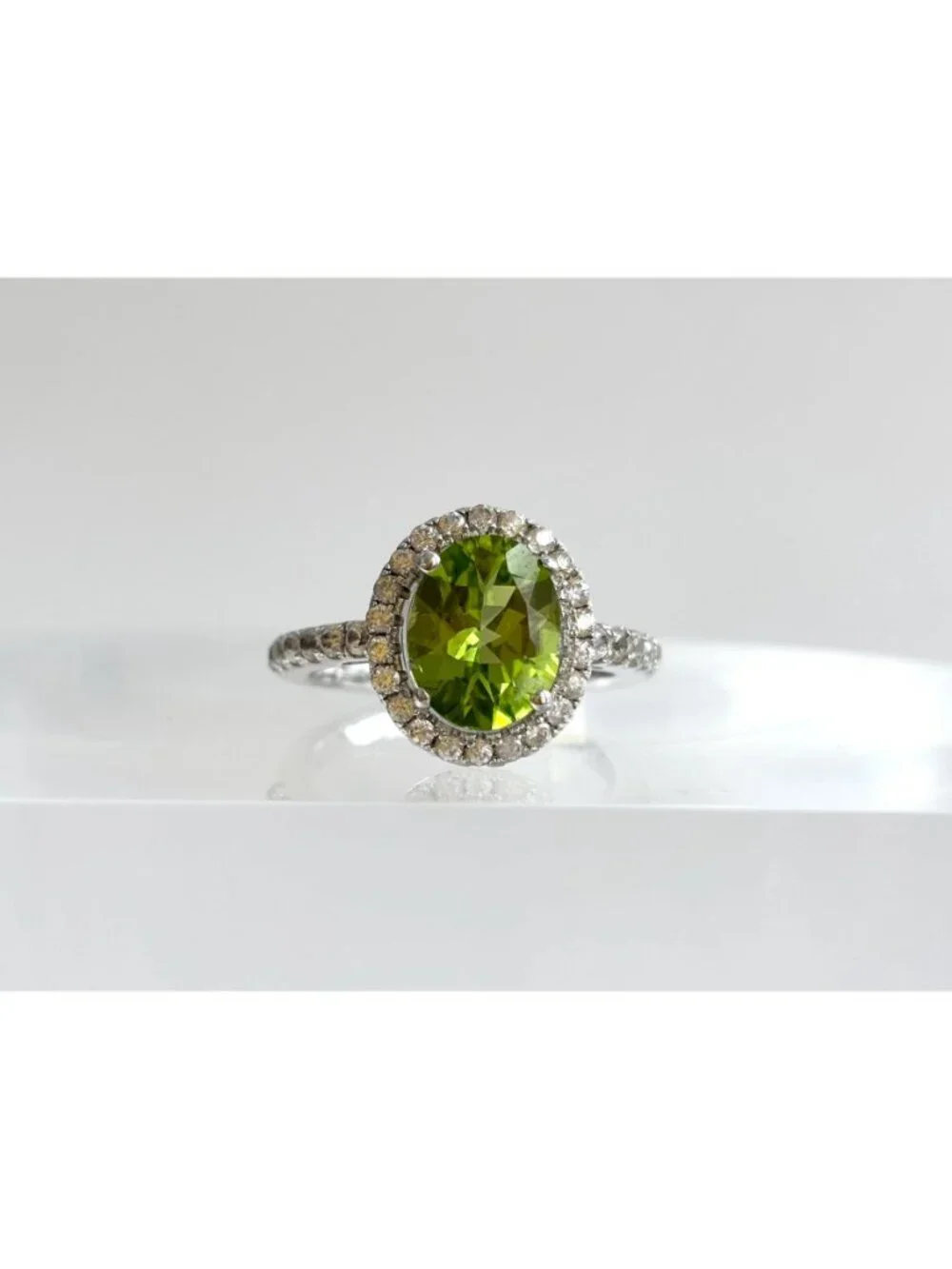 Peridot Gemstone Halo CZ Lined Sterling Silver 925 Vintage Ring - sz 7.25
